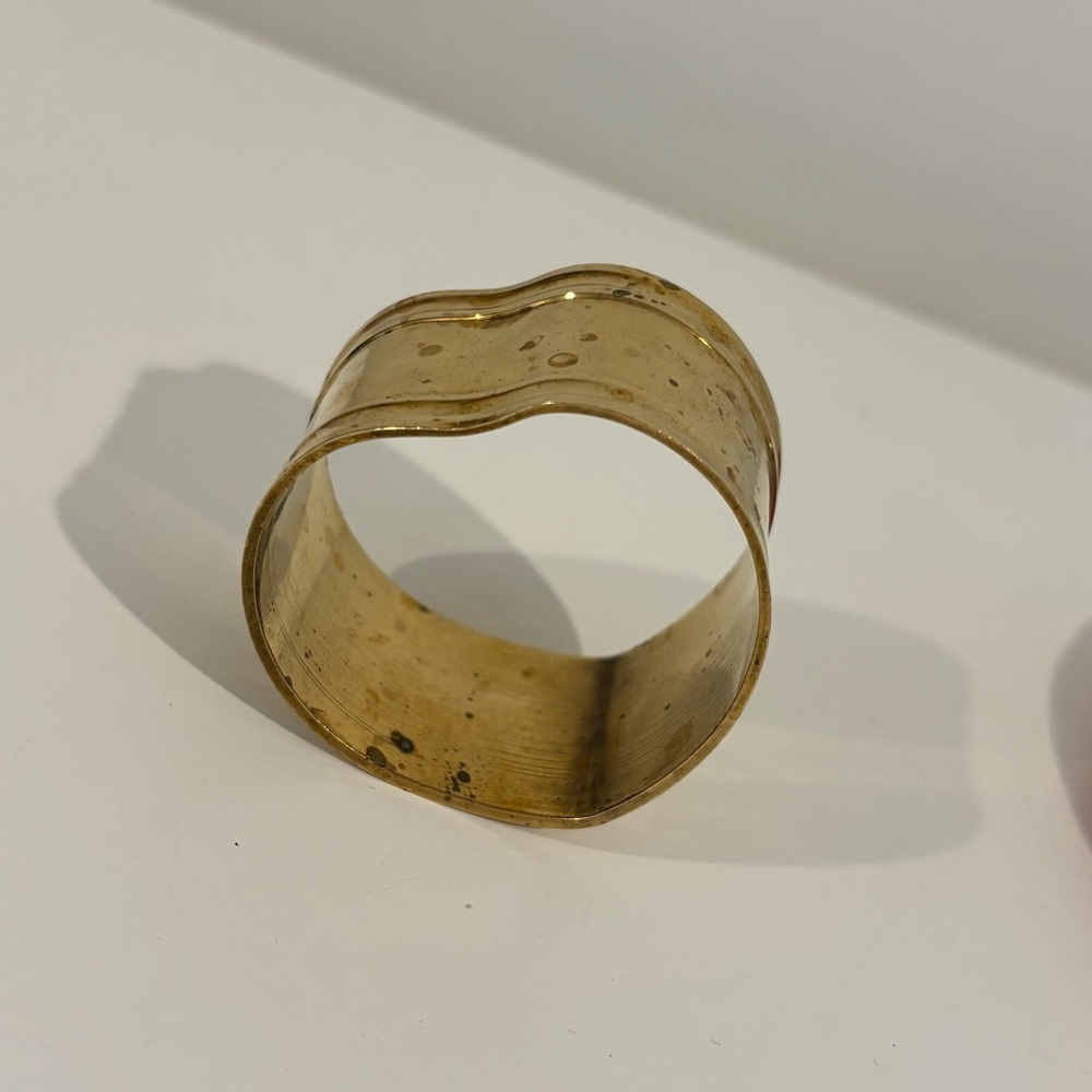 Vintage brass heart shaped napkin ring holders SET OF FOUR - Picture 9 of 12